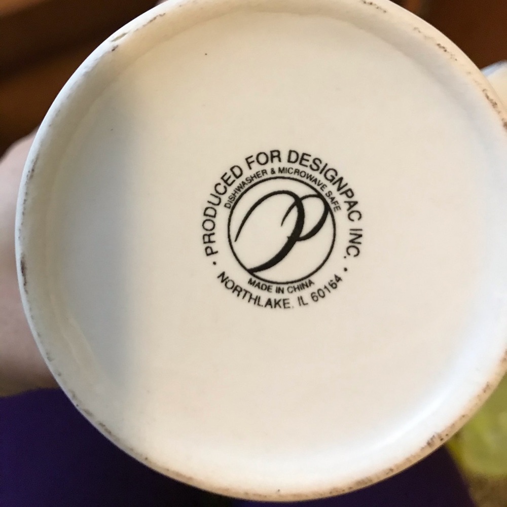 2 Raspberry Mugs by DesignPac - Picture 4 of 4
